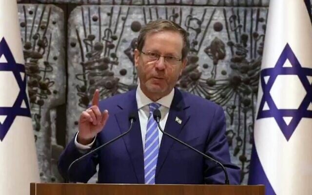 Le président Isaac Herzog s’exprimant lors d’une cérémonie de remise du prix de l’Unité de Jérusalem, le 24 mai 2026. (Crédit : Capture d'écran/Bureau de la presse gouvernementale)