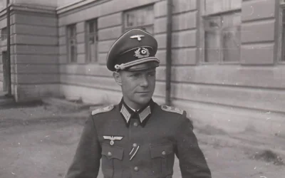 Le grand-père de l’historien Johannes Spohr, Rudolf Spohr, officier de l’artillerie du haut commandement de l’armée allemande peu avant son départ pour la Crimée, en août 1942. (Avec l’aimable autorisation de la famille)