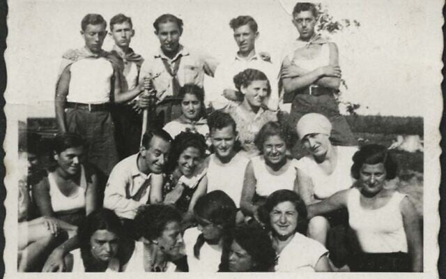 Photo de groupe des animateurs d'un groupe de jeunes, Varsovie, Pologne, 1934, une photo offerte par Nehama Even-Nur. (Autorisation:  archives photographiques de Yad Vashem, 8985/1)