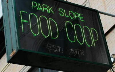 Une enseigne de la Park Slope Food Coop, dans le quartier de Brooklyn, à New York, le 17 septembre 2010. (Crédit : Chris Hondros/Getty Images/AFP) Une enseigne de la Park Slope Food Coop, dans le quartier de Brooklyn, à New York, le 17 septembre 2010. (Crédit : Chris Hondros/Getty Images/AFP)