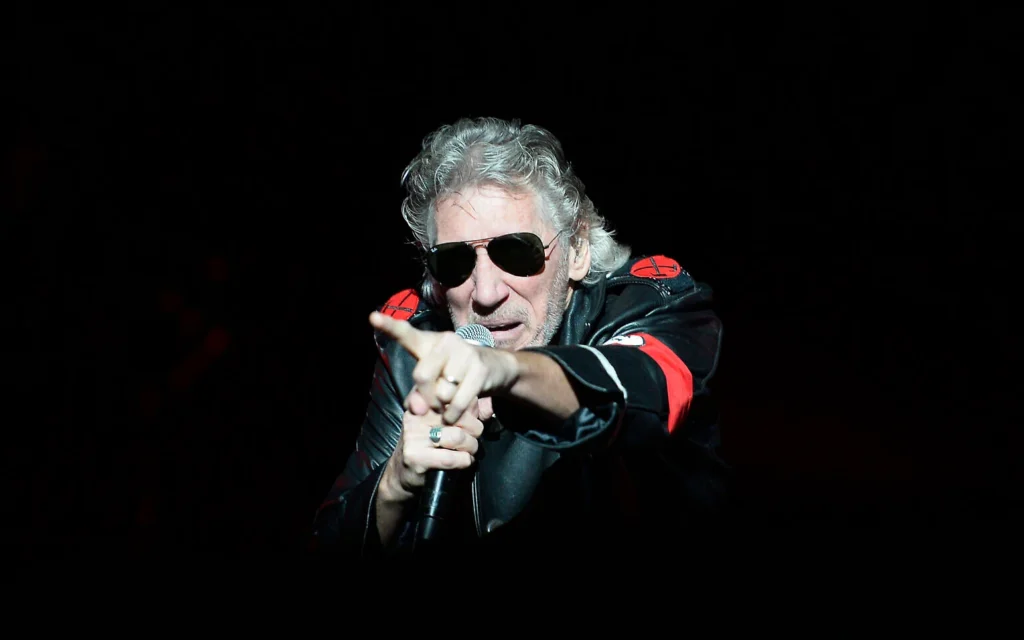 Roger Waters sur scène lors de son spectacle 'The Wall' au stade olympique de Berlin, le 4 septembre 2013 (ODD ANDERSEN / AFP) Roger Waters sur scène lors de son spectacle 'The Wall' au stade olympique de Berlin, le 4 septembre 2013 (ODD ANDERSEN / AFP)