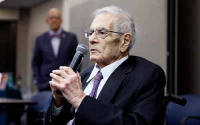 Barney Frank s’exprime lors de l’événement « Love Takes Justice » organisé par PFLAG National au siège de l’AFT, à Washington, DC, le 18 novembre 2025. (Crédit : Paul Morigi/Getty Images North America/Getty Images/AFP) Barney Frank s’exprime lors de l’événement « Love Takes Justice » organisé par PFLAG National au siège de l’AFT, à Washington, DC, le 18 novembre 2025. (Crédit : Paul Morigi/Getty Images North America/Getty Images/AFP)