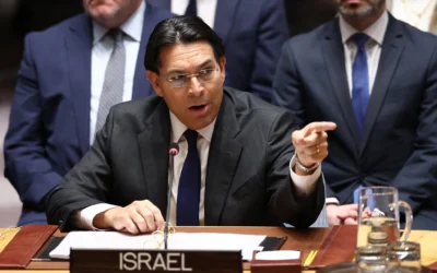 L’ambassadeur d’Israël à l’ONU, Danny Danon, lors d’une réunion du Conseil de sécurité des Nations unies sur la situation au Moyen-Orient, au siège de l’ONU à New York, le 28 février 2026. (Crédit: HARLY TRIBALLEAU / AFP)