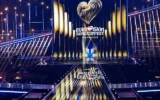 Le logo de l’Eurovision lors de l’ouverture officielle de la scène du Wiener Stadthalle quelques jours avant le 70ᵉ Concours Eurovision de la chanson (ESC), à Vienne, en Autriche, le 28 avril 2026. (Crédit : Joe Klamar/AFP)