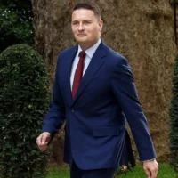 Le ministre britannique de la Santé, Wes Streeting, arrivant à Downing Street pour rencontrer le Premier ministre, dans le centre-ville de Londres, le 13 mai 2026. (Crédit : Brook Mitchell/AFP)