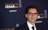 Maxime Saada, président de la chaîne de télévision privée française Canal+, posant avant la 46ᵉ cérémonie des César, à Paris, le 12 mars 2021. (Crédit : Thomas Samson/Pool via AP)