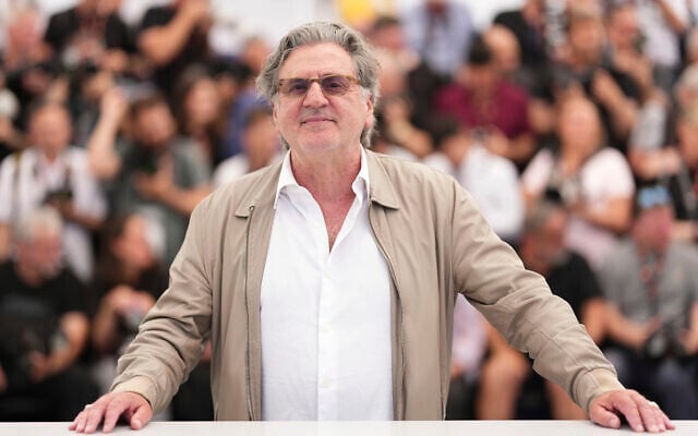 Daniel Auteuil pose pour les photographes lors de la séance photo du film « Une vie privée » au 78e Festival international du film de Cannes, le mercredi 21 mai 2025. (Crédit : Scott A Garfitt/Invision/AP) Daniel Auteuil pose pour les photographes lors de la séance photo du film « Une vie privée » au 78e Festival international du film de Cannes, le mercredi 21 mai 2025. (Crédit : Scott A Garfitt/Invision/AP)