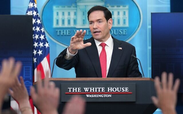 Le secrétaire d’État américain Marco Rubio s’exprimant lors d’une conférence de presse, dans la salle James Brady de la Maison Blanche, à Washington, le 5 mai 2026. (Crédit : Mark Schiefelbein/AP)
