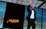 Paul Laverty, membre du jury, lors de la cérémonie d'ouverture du 79e Festival international du film de Cannes, dans le sud de la France, le 12 mai 2026. (Crédit: Scott A Garfitt/Invision/AP)