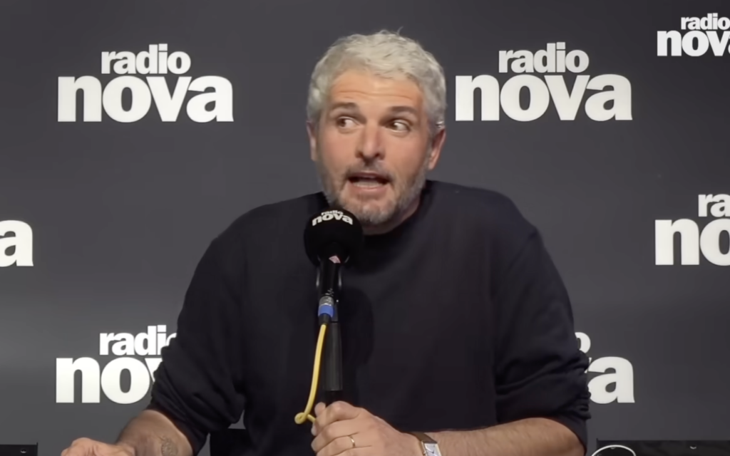 Pierre-Emmanuel Barré dans "La dernière" diffusée le dimanche 10 mai 2026 sur Radio Nova. (Crédit : capture d'écran YouTube) Pierre-Emmanuel Barré dans "La dernière" diffusée le dimanche 10 mai 2026 sur Radio Nova. (Crédit : capture d'écran YouTube)