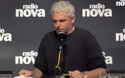 Pierre-Emmanuel Barré lors de sa chronique dans La Dernière, sur Radio Nova le 10 mai. (Crédit : Capture d’écran / Youtube)