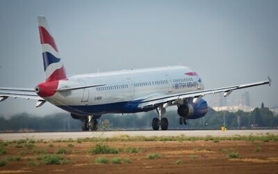 Un avion de British Airways décolle de l'aéroport international Ben Gurion, le 3 septembre 2014. (Crédit : Moshe Shai/FLASH90)