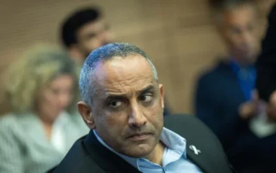 L’ex responsable des services d’incendie et de sauvetage israéliens, Dedi Simhi, assiste à une réunion de comité à la Knesset, le 21 janvier 2025. (Yonatan Sindel/Flash90) L’ex responsable des services d’incendie et de sauvetage israéliens, Dedi Simhi, assiste à une réunion de comité à la Knesset, le 21 janvier 2025. (Yonatan Sindel/Flash90)