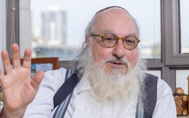 Jonathan Pollard, ancien analyste de la marine américaine qui a passé trente ans en prison pour espionnage au profit d’Israël, à Jérusalem, le 2 novembre 2025. (Crédit : Yossi Aloni/Flash90) Jonathan Pollard, ancien analyste de la marine américaine qui a passé trente ans en prison pour espionnage au profit d’Israël, à Jérusalem, le 2 novembre 2025. (Crédit : Yossi Aloni/Flash90)