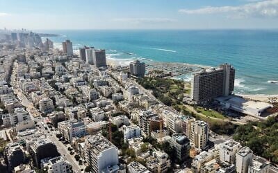 Vue aérienne de Tel Aviv, le 4 janvier 2026. (Crédit : Danny Maron/Flash90)