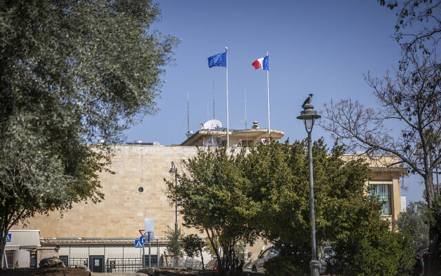 Vue sur le bâtiment du consulat de France à Jérusalem, le 11 mars 2026. (Crédit : Yonatan Sindel/Flash90)