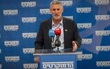 Le chef du parti Les Démocrates, Yaïr Golan, présidant une réunion de faction de la Knesset, à Jérusalem, le 23 mars 2026. (Crédit : Yonatan Sindel/Flash90)