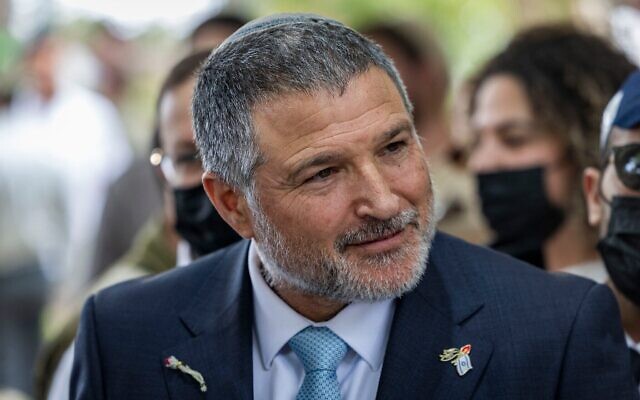 Le directeur de l’agence de sécurité intérieure du Shin Bet, David Zini, au cimetière militaire du mont Herzl, à Jérusalem lors de Yom HaZikaron, le 21 avril 2026. (Crédit : Chaïm Goldberg/Flash90)