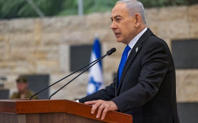 Le Premier ministre Benjamin Netanyahu assistant à une cérémonie nationale à la mémoire des victimes du terrorisme, au cimetière militaire du mont Herzl, à Jérusalem, le 21 avril 2026. (Crédit : Dor Pazuelo/Flash90) Le Premier ministre Benjamin Netanyahu assistant à une cérémonie nationale à la mémoire des victimes du terrorisme, au cimetière militaire du mont Herzl, à Jérusalem, le 21 avril 2026. (Crédit : Dor Pazuelo/Flash90)