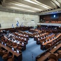 L'assemblée plénière de la Knesset, à Jérusalem, le 13 mai 2026. (Crédit : Chaïm Goldberg/Flash90)