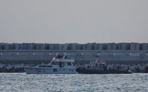 Photo d'illustration: Un navire de la flottille d'activistes à destination de Gaza, intercepté par la marine israélienne dans les eaux internationales, est escorté vers Ashdod, dans le sud d'Israël, le 19 mai 2026 (Crédit : Jamal Awad/Flash90)