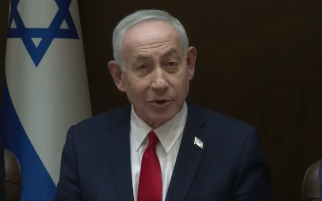 Le Premier ministre Benjamin Netanyahu fait une déclaration lors d’une réunion du cabinet de sécurité, le 6 mai 2026. (Capture d’écran/GPO)