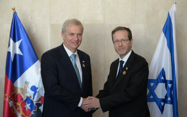 Le président Isaac Herzog (à droite) avec le président chilien José Antonio Kast, le 8 mai 2026. (Crédit: Amos Ben Gershom/ GPO)