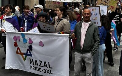 Le collectif Mazal-Pride-Be, participant à la Brussels Pride, à Bruxelles, le 16 mai 2026. (Crédit : Alexandra David/Times of Israel)