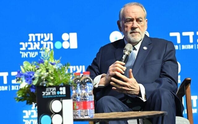L'ambassadeur américain Mike Huckabee s'exprimant lors de la Conférence de Tel Aviv, le 12 mai 2026. (Crédit : Université de Tel Aviv)