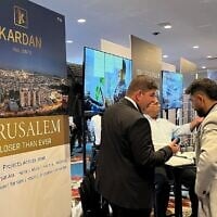 Le Jerusalem Real Estate Expo organisé à l'hôtel Hilton, dans le centre de Manhattan, à New York, le 28 mai 2026. (Crédit : Joseph Strauss)
