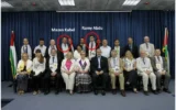 Mazen Kahel et Ramy Abdu, membres de la direction de l'ONG Euro-Mediterranean Human Rights Monitor, posent aux côtés de responsables du Hamas, et notamment d'Ismaïl Haniyeh, à Gaza, en 2011. (NGO Monitor)