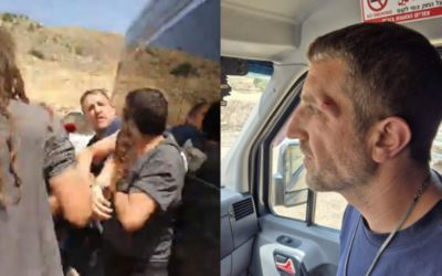 Le directeur de La Paix Maintenant, Lior Amihai, agressé par des résidents d’implantations, lors d’une visite organisée pour des militants du parti Les Démocrates, dans la vallée du Jourdain, le 14 mai 2026. (Crédit : La Paix Maintenant/X)