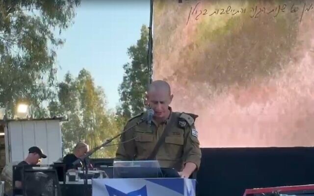 Le général de division Rafi Milo, chef du Commandement du Nord de l'armée israélienne, prend la parole lors d'une cérémonie organisée en l'honneur de la 474e brigade régionale « Golan » à Katzrin, le 25 mai 2026. (Capture d'écran : Armée israélienne)