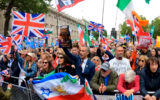Des participants à un rassemblement contre l'antisémitisme organisé à Londres le 10 mai 2026. (Crédit : Capture d'écran/YouTube)
