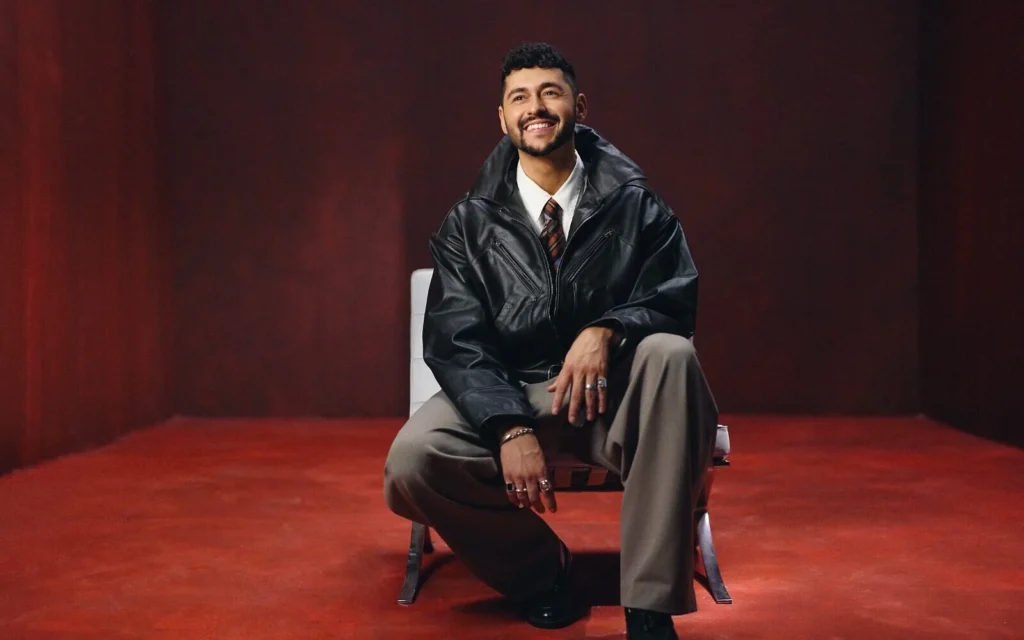 Le candidat d'Israël à l'Eurovision 2026 Noam Bettan (Crédit : Yair Sigron)