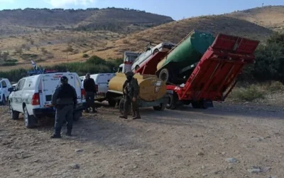 Des soldats de Tsahal ont confisqué un camion-citerne appartenant à un berger bédouin palestinien du hameau d’al-Farisiya dans la vallée du Jourdain, le 25 mai 2026 (Avec l'autorisation des militants pour la paix de la vallée du Jourdain).