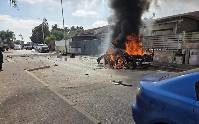 Une explosion de voiture, à Afula, le 26 mai 2026. (Crédit : Service de secours du Magen David Adom)
