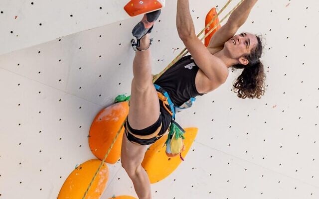 La grimpeuse israélienne Ayala Kerem en compétition sur cette photo non datée. (Crédit : Jan Virt/IFSC)