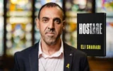 Les mémoires d'Eli Sharabi racontent ses 491 jours passés en tant qu'otage du Hamas à Gaza. (Crédit : Influence Harper via JTA)