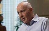 L'ancien chef de l'agence de sécurité intérieure du Shin Bet, Yoram Cohen, s'exprimant lors d'une interview accordée à la chaîne N12, le 9 mai 2026. (Crédit : Capture d'écran)