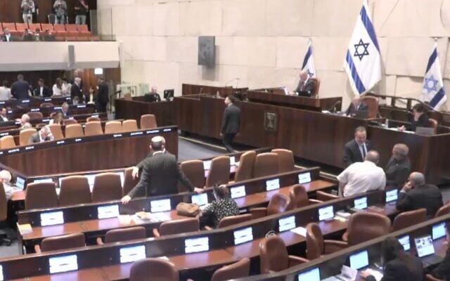Vote préliminaire visant à dissoudre la Knesset le 20 mai 2026. (Crédit : Capture d'écran/Knesset TV)
