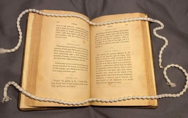 Un livre de cuisine casher datant de 1846, intitulé « The Jewish Manual of Modern Cookery, With a Collection of Valuable Recipes & Hints Relating to the Toilette », a été acquis par la Bibliothèque nationale d'Israël. (Collection Haim et Hanna Salomon Judaica à la Bibliothèque nationale d'Israël)