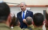 Le Premier ministre Benjamin Netanyahu s'adresse à des officiers de réserve au Gush Etzion, en Cisjordanie, le 23 juin 2026 (Crédit : Maayan Toaf/Service de presse du gouvernement)