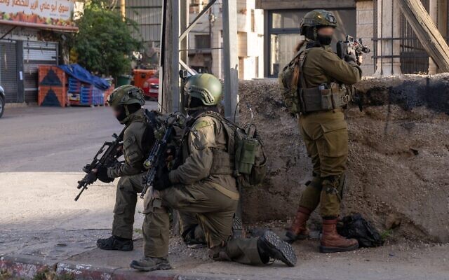 Des réservistes de l'armée israélienne en opération, en Cisjordanie, sur une photo diffusée le 9 juin 2026. (Crédit : Armée israélienne)