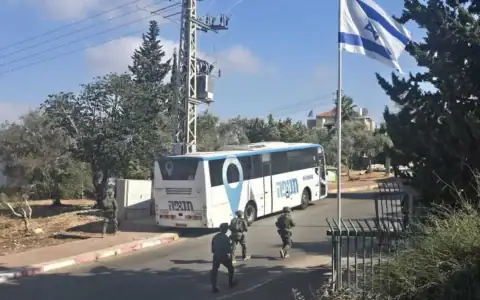 Des soldats de Tsahal inspectent la colonie de Beit Aryeh, en Cisjordanie, le 27 juin 2026. (Crédit: Tsahal)