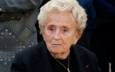 L'ancienne première dame française Bernadette Chirac assiste à une cérémonie en hommage à Simone Veil, femme politique française et survivante de la Shoah, dans la cour des Invalides à Paris, le 5 juillet 2017. (Michel Euler / POOL / AFP)