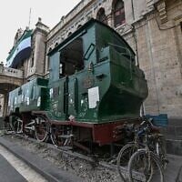 Une locomotive  exposée devant la gare historique du Hedjaz, à Damas, le 26 janvier 2025. (Crédit : Louai Beshara/AFP)