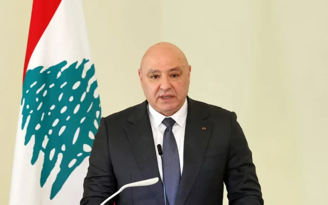 Le président libanais Joseph Aoun au palais présidentiel de Baabda, à l'est de Beyrouth, le 16 février 2026. (Crédit: Service de presse de la présidence libanaise/AFP)