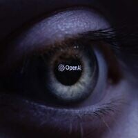 Cette photo illustrative, prise à l'aide d'un objectif macro, du logo « OpenAI » projeté en rétroprojection sur un œil humain dans un studio, à Paris, le 6 juin 2023. (Crédit : Joel Saget/AFP)