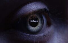 Cette photo illustrative, prise à l'aide d'un objectif macro, du logo « OpenAI » projeté en rétroprojection sur un œil humain dans un studio, à Paris, le 6 juin 2023. (Crédit : Joel Saget/AFP)